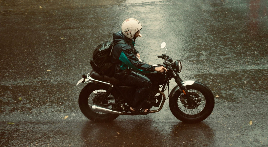 Riding in Rain and Fog: A Practical Motorcycle Safety Guide for Autumn Weather